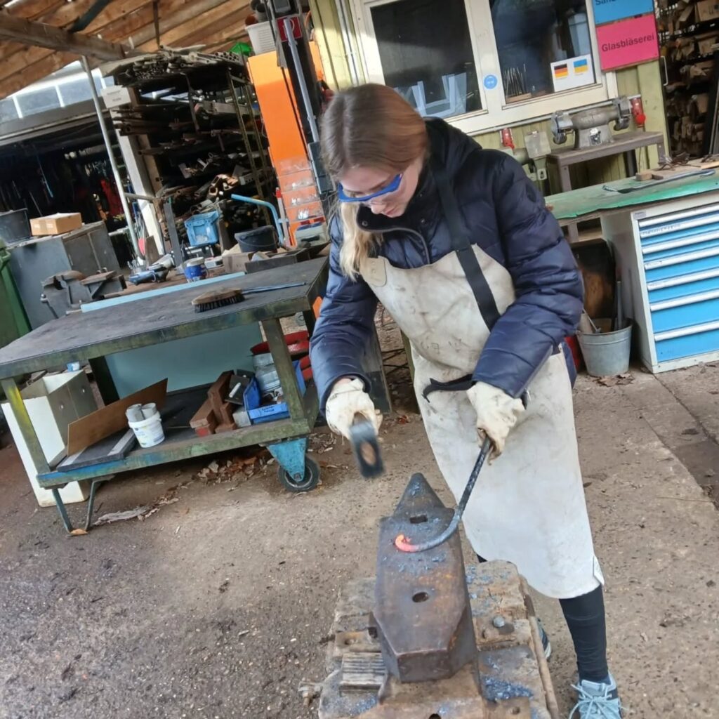 Instagram post from offene_jugendwerkstatt_ka. This post is in position 4.