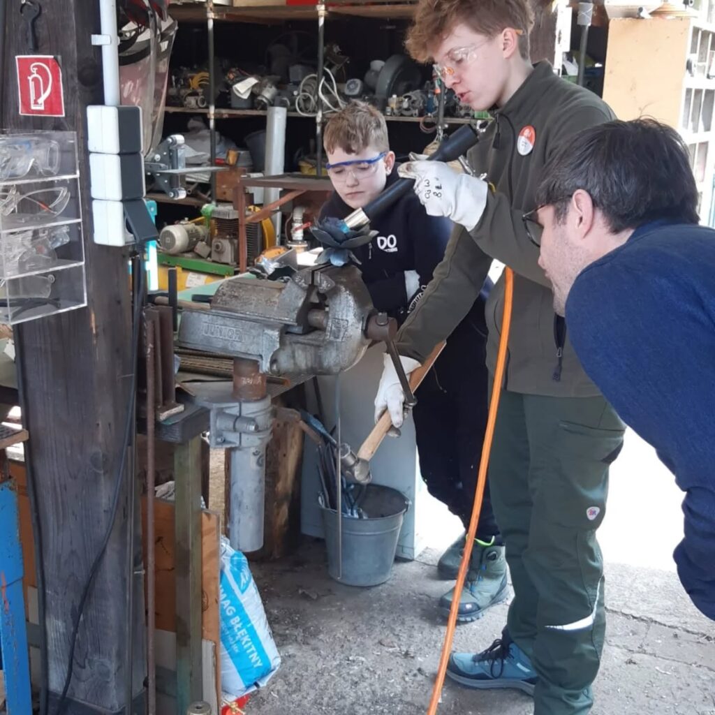 Instagram post from offene_jugendwerkstatt_ka. This post is in position 0.